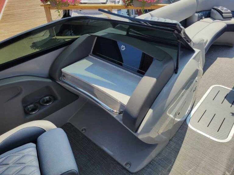 2025 Bennington 25RXSBWA - ESP - Arch - Windshield - Owner Demo US-ETWR6587F425 [photo 37]